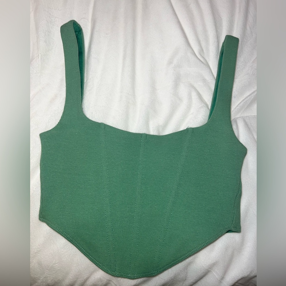 Green top - Picture 2 of 2